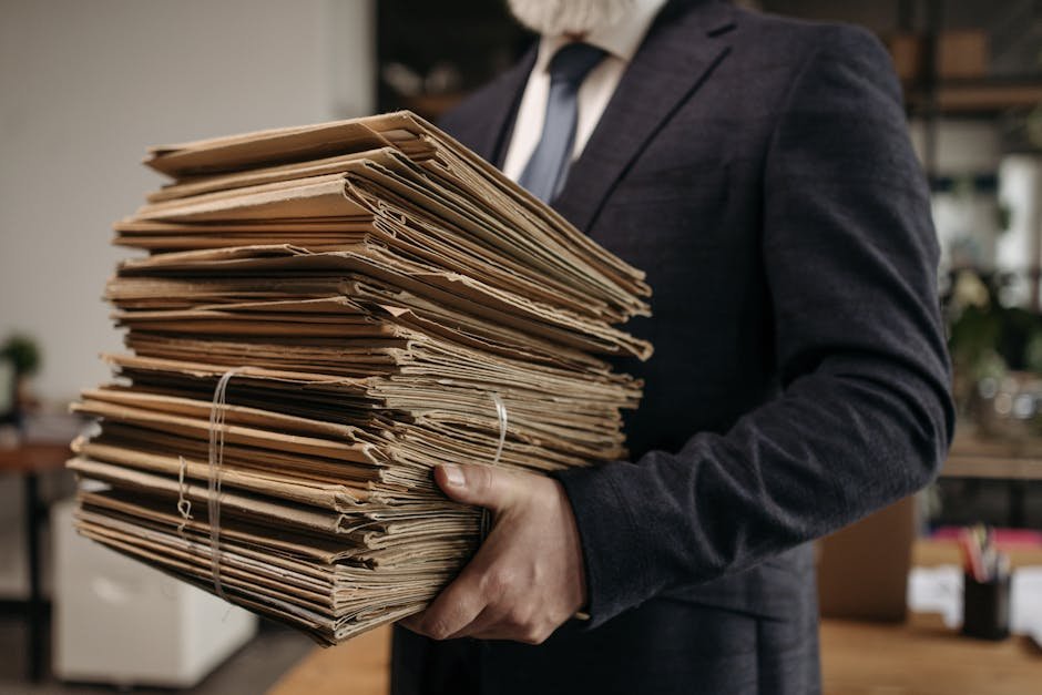 como organizar documentos em casa usando pastas coloridas para separar contas e comprovantes