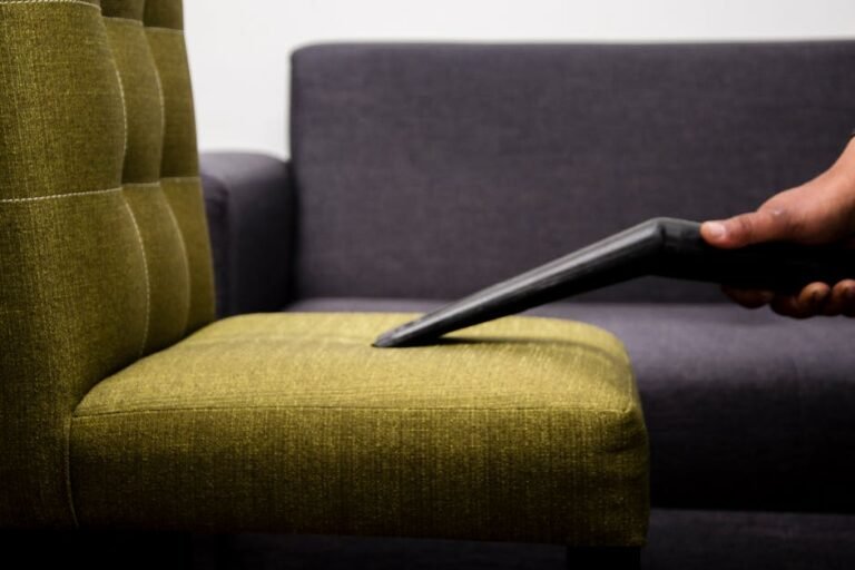Como Limpar Sofa Estofado com Produtos Caseiros: 7 Metodos que Revolucionam Sem Chamar Profissional