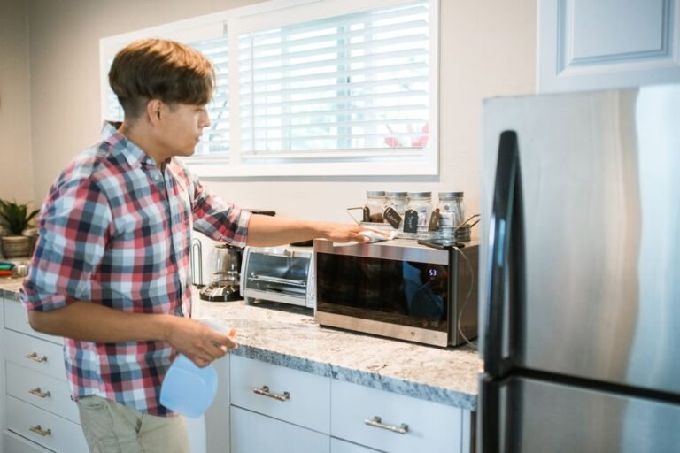 Como Limpar Forno Encarnado: Guia Completo para Deixar Brilhando sem Esforço