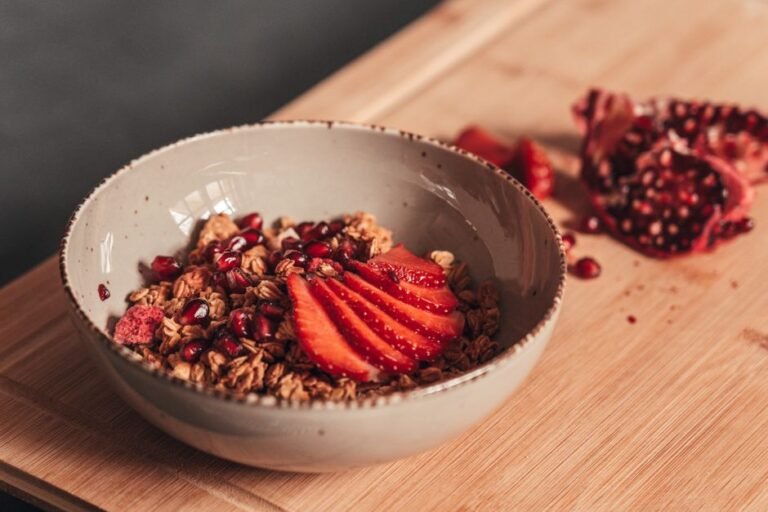 Como Fazer Granola Caseira: Guia Completo Para uma Mistura Saudável, Crocante e Muito Mais Barata