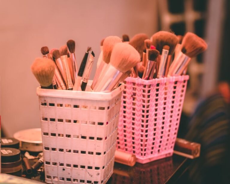 Como Organizar Maquiagem e Cosméticos em Casa: Guia Completo Para Acabar com a Bagunça e Encontrar Tudo Rapidamente